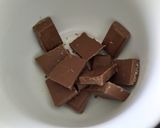 Une image de l'étape 4 de Tartelettes amandes caramel chocolat au lait.