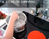 Foto del paso 2 de la receta Salteado tradicional de acelgas con champiñones al ajillo