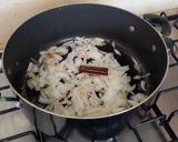 A picture of step 2 of Paalak rice.