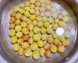 Hình bước làm 1 của món Nho lắc muối ớt