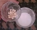 A picture of step 3 of Rose Milk And Banana Shake.