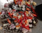 Foto langkah ke 3 dari resep Tempe Cumi Asin Oseng Pedas.