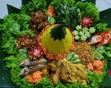 Foto langkah ke 3 dari resep Nasi Tumpeng Ulang Tahun (Ricecooker).