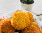 Foto langkah ke 6 dari resep Bitterballen Kentang Kari.