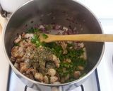 A picture of step 3 of Mushroom & tomato sauce.