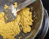 A picture of step 2 of Besan ke ladoo.