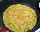 Foto del paso 2 de la receta: Tortilla de patatas con cebolla