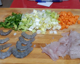 Foto del paso 1 de la receta: Pargo en salsa con langostinos