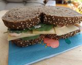 Foto del paso 3 de la receta: Bocadillo de jamón, queso gouda y hojas de kale