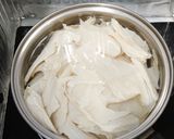 A picture of step 4 of Gingko nut soup.