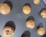 A picture of step 5 of Peanut butter choco chips cookies.