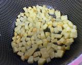 عکس مرحله 1 از دستور کیک سوسیس و سیب زمینی (کیک نمکی)
