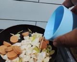 Foto langkah ke 4 dari resep Ayam dan sosis Kecap Mentega.