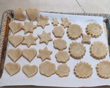 A picture of step 3 of Sindhi gach (fried cookie).