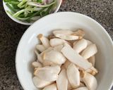 Hình bước làm 4 của món Thịt Heo Rừng Xào Nấm Đùi Gà