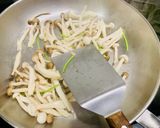 「烹大師香菇風味」水蓮炒菇菇的食譜步驟2照片