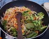 Foto langkah ke 2 dari resep Mie Goreng Bakso & Telur.