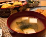 Hình bước làm 5 của món Súp Miso cổ điển Nhật Bản với đậu phụ