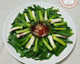 Hình bước làm 2 của món Tỏi Tây Trộn Cay 픗마늘 무침