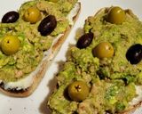Foto del paso 6 de la receta: Montaditos de queso con crema de aguacate y atún