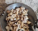 A picture of step 3 of Tangy Chilli Mushrooms🍄.