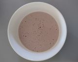 Foto del paso 3 de la receta: Yogur de frutilla con quinua, almendras y semillas de maravilla