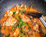 Foto langkah ke 4 dari resep Ayam Woku Kemangi Pedas.