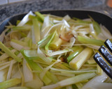 Foto del paso 2 de la receta: Puerros a la plancha con mojo picón