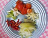 Foto langkah ke 1 dari resep Tumis ayam jamur.