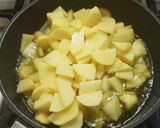 Foto del paso 1 de la receta: "Mozzatruita" o tortilla cremosa de Patatas, Cebolla y Mozzarella
