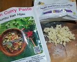 Foto langkah ke 2 dari resep Spagheti Kari Hijau Instan Udang Telur.