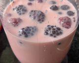 A picture of step 2 of Berry berry falooda.
