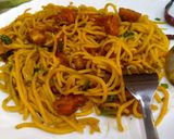 A picture of step 2 of Singapuri noodles.