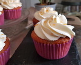 Foto del paso 16 de la receta: Cupcakes de pera relleno de bombón