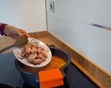 Foto del paso 4 de la receta: Arroz caldoso con chipirones y almejas