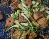 Foto langkah ke 4 dari resep Tumis Lengkio Ikan Gabus Asin.
