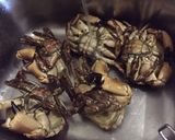 A picture of step 1 of Chinese Style Hot and Spicy Fresh Crab.