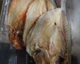 Foto langkah ke 2 dari resep Oseng baby cumi asin, ikan asin dan Pete.