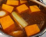 Foto del paso 5 de la receta Caldo de pollo y chorizo