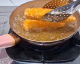 Foto langkah ke 6 dari resep Roti Goreng Sosis Mayo.