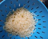 A picture of step 1 of Vegetable sizzler with barbecue noodles.