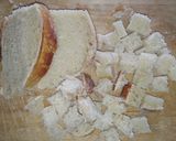 Foto del passaggio 1 della ricetta Crostini di pane raffermo