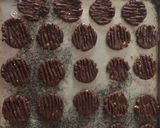Foto langkah ke 8 dari resep Kue Kering Coklat kacang.