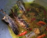 Foto langkah ke 5 dari resep Ikan Pindang bumbu Kuning.