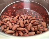 A picture of step 1 of Rajma masala.