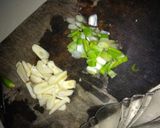 Foto langkah ke 2 dari resep Seblak yummy.