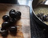 A picture of step 2 of Black olives and Indian Basil Pesto Sandwich.