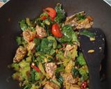 Foto langkah ke 4 dari resep Tumis Pare Tempe Bongkrek Daun Melinjo.