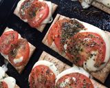 Foto del paso 3 de la receta: Pizzetas fáciles; con tostadas de arroz😨😋