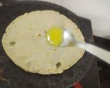 महाराष्ट्रीयन स्टाईल फ्युजन चिजी भाकरीझा (bhakri pizza recipe in marathi) रेसिपी स्टेप 3 फोटो 